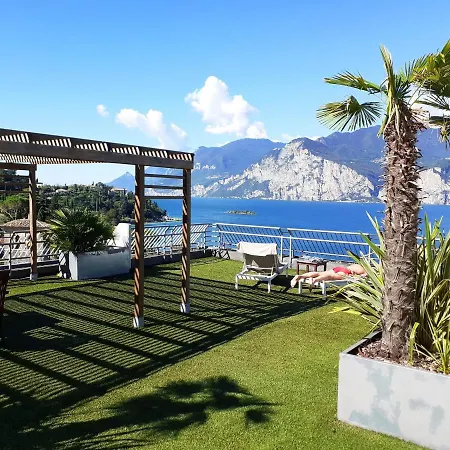 Готель Capri Мальчезіне