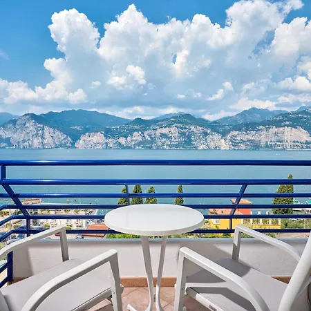 Capri 3* Мальчезіне