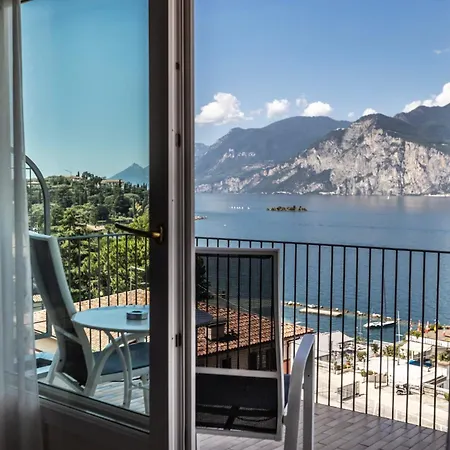 Capri Готель