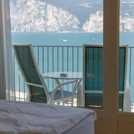 Capri Готель